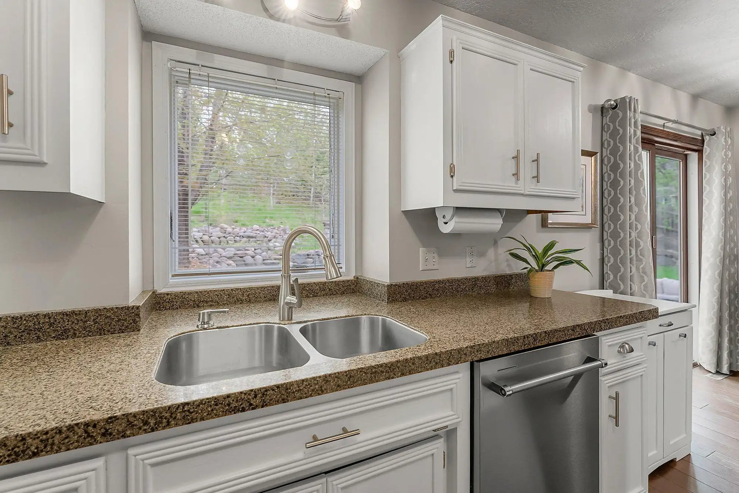 1421 Horseshoe Circle, Eagan, MN 55122