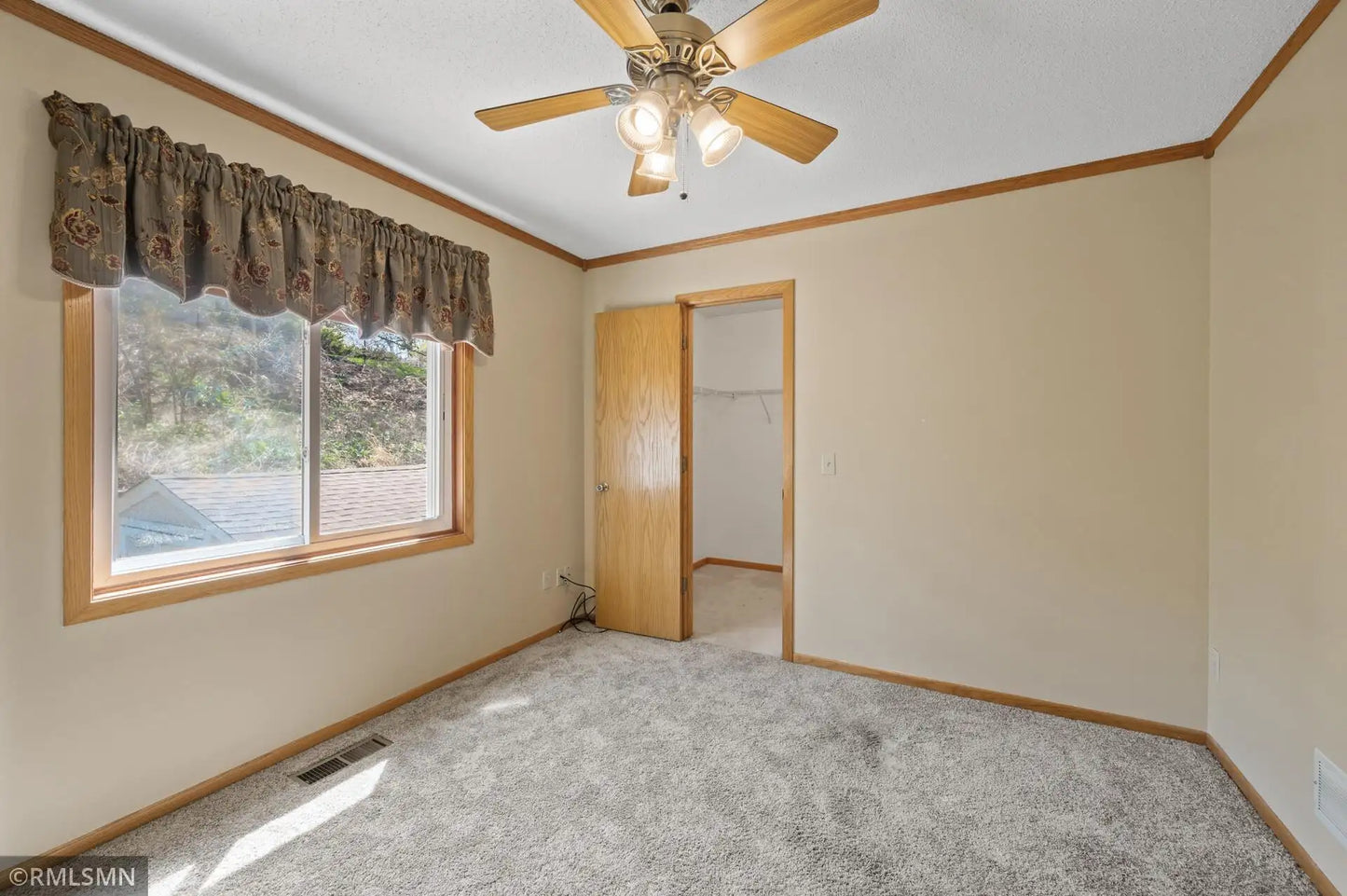 6744 13th Street Court, Oakdale, MN 55128