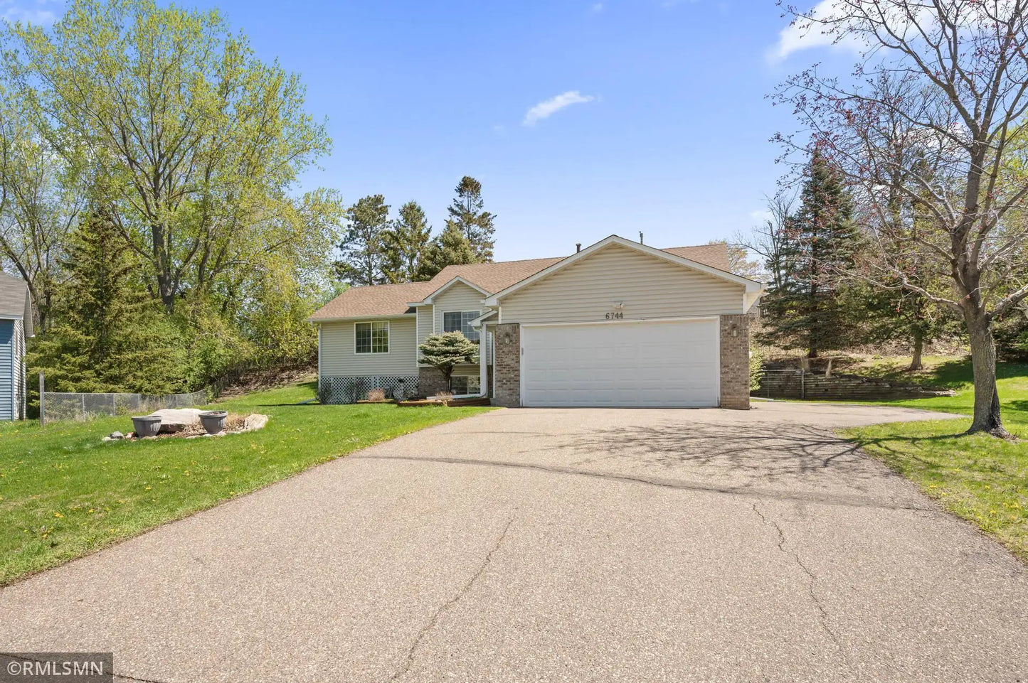 6744 13th Street Court, Oakdale, MN 55128