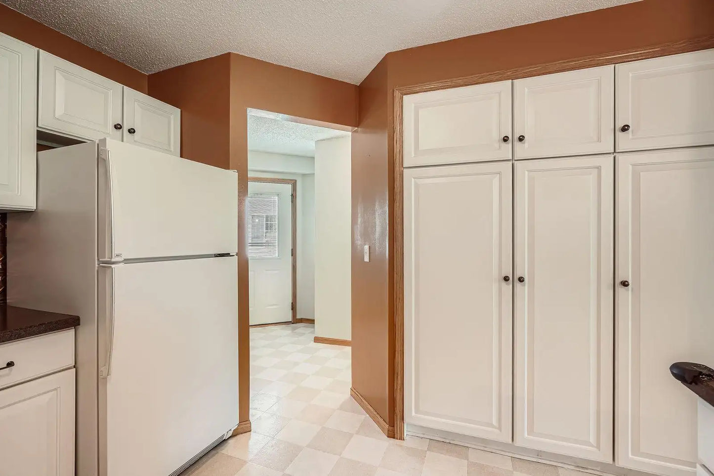 6850 Benton Way, Inver Grove Heights, MN 55076