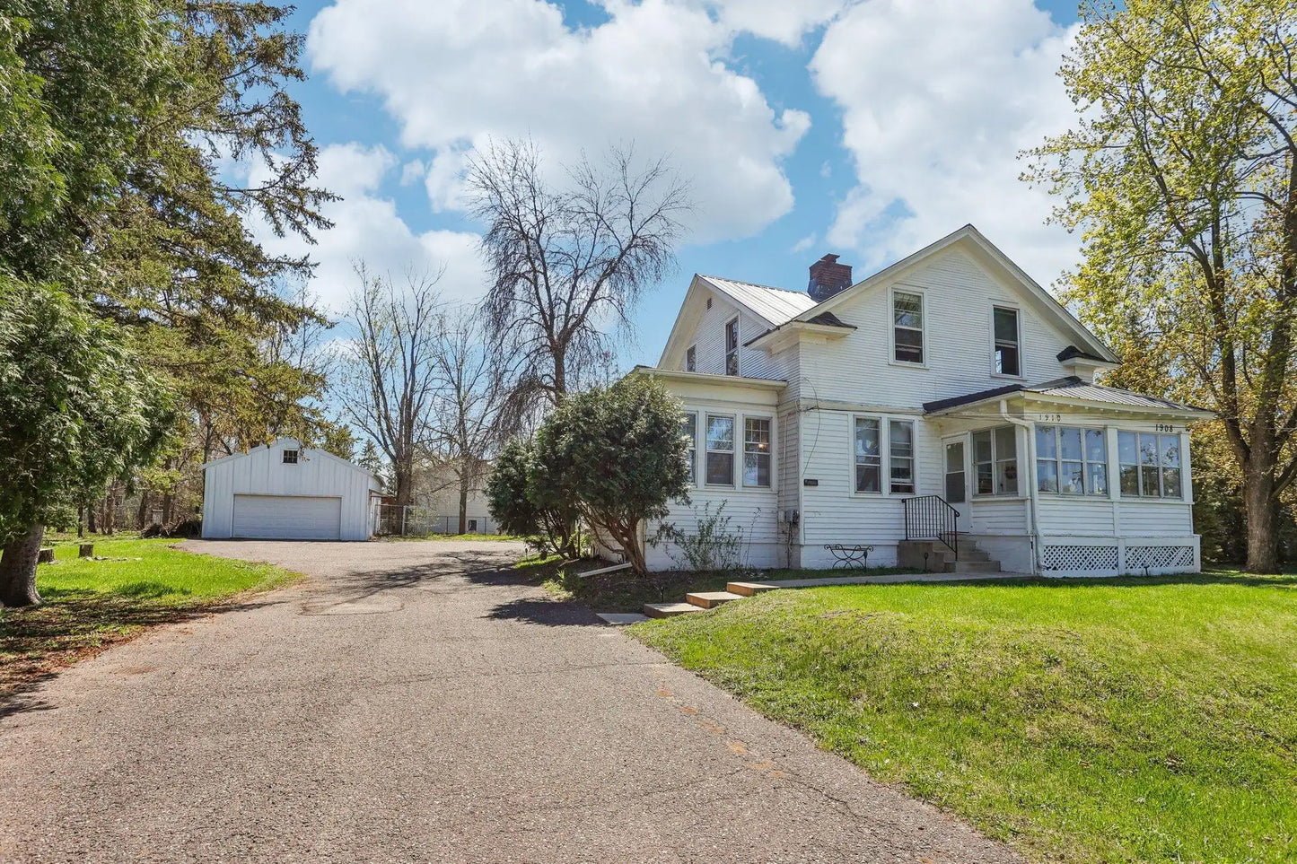 1908 County Road E , White Bear Lake, MN 55110
