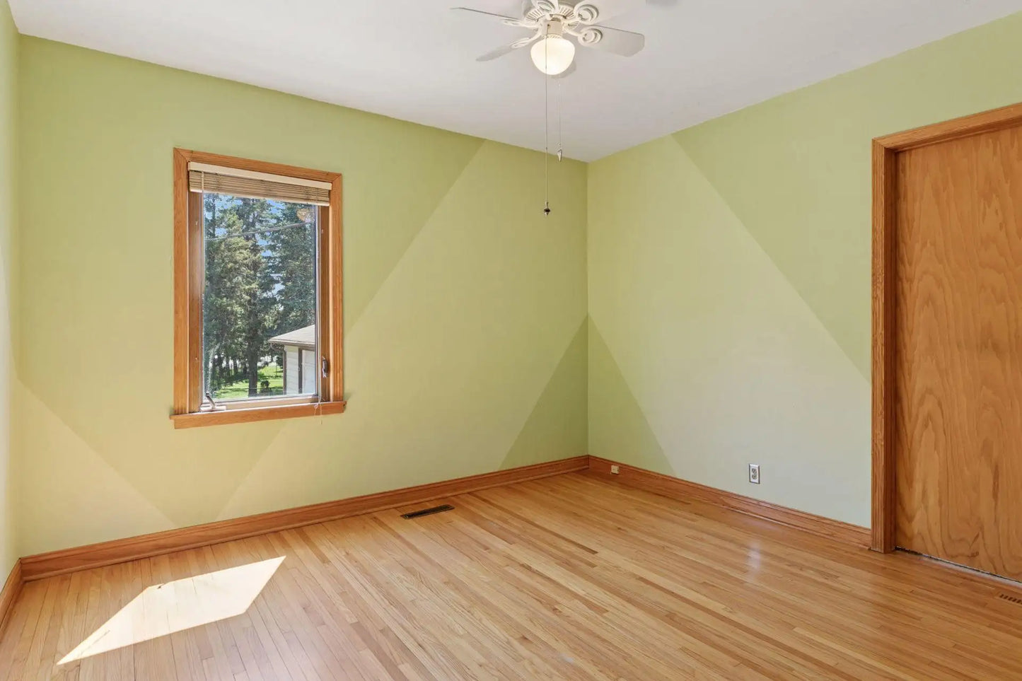 1635 Dodd Road, Mendota Heights, MN 55118