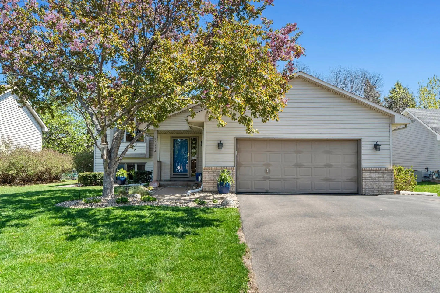 15926 Gallant Court, Apple Valley, MN 55124