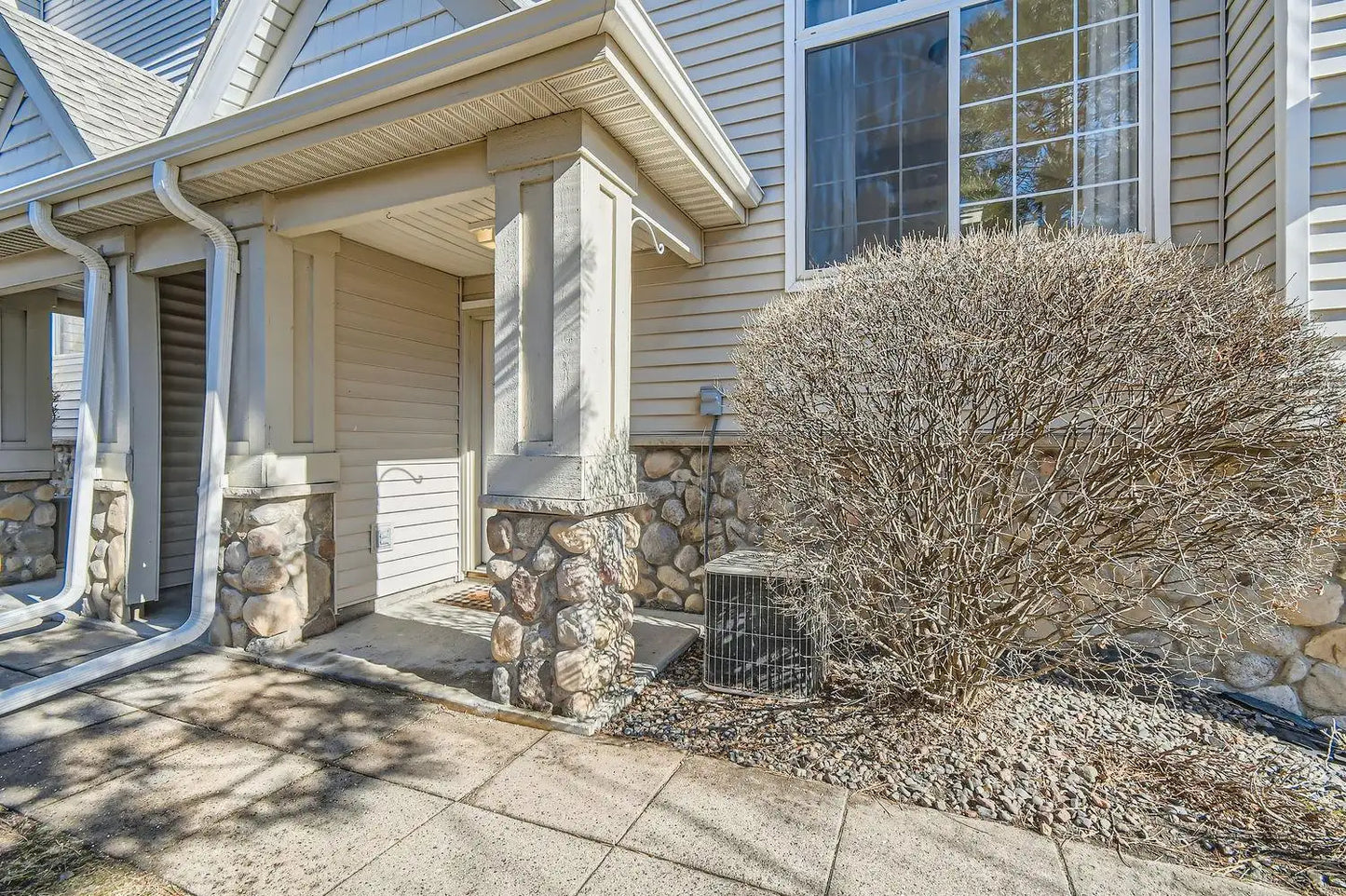 2311 Eagle Trace Lane, Woodbury, MN 55129