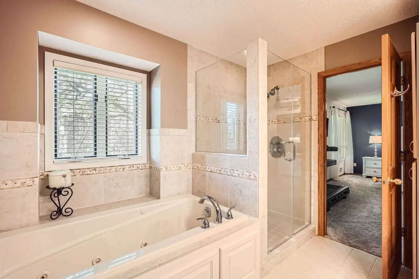1825 Woodstone Drive, Victoria, MN 55386