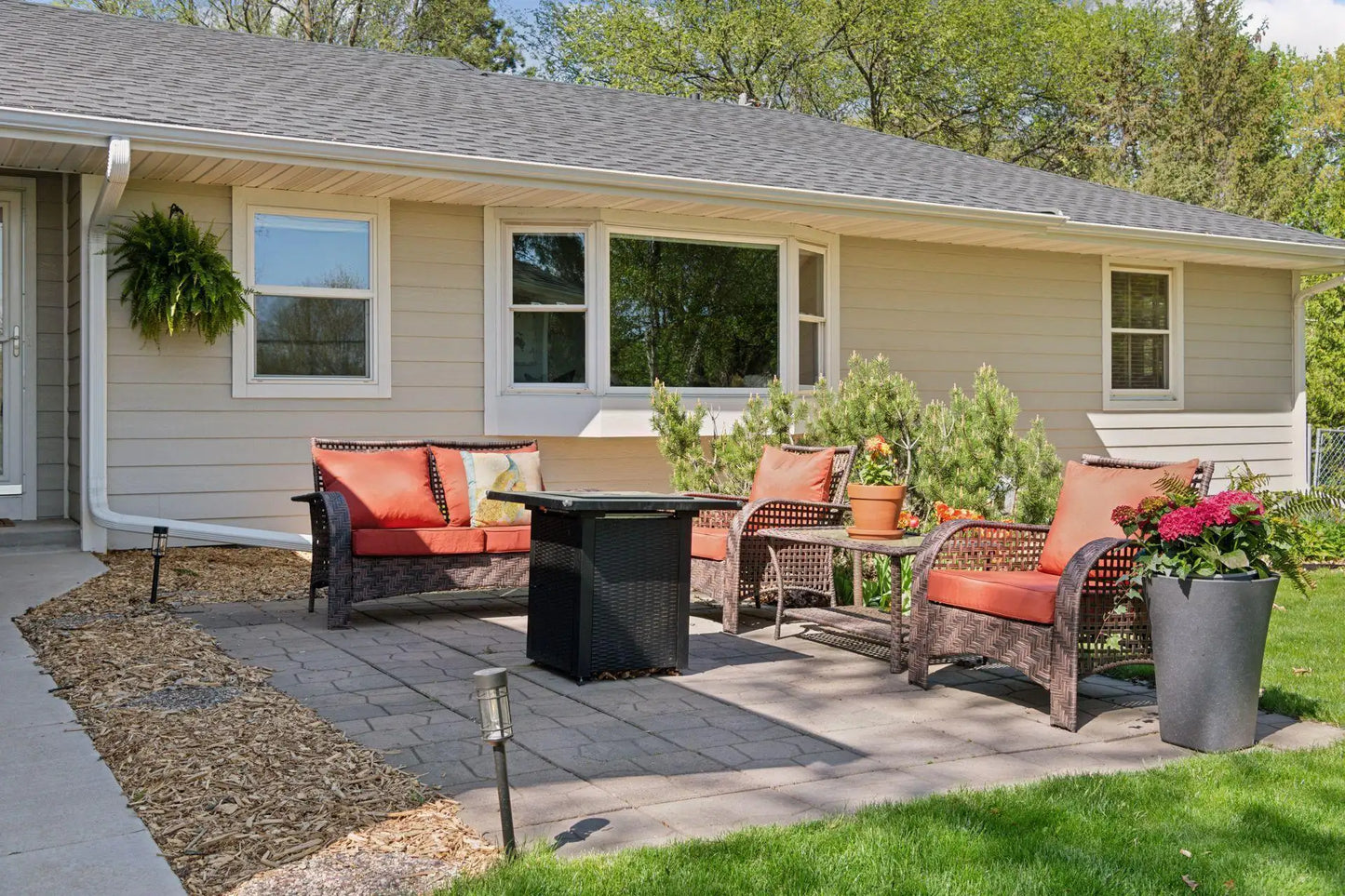 7182 Harold Avenue, Golden Valley, MN 55427