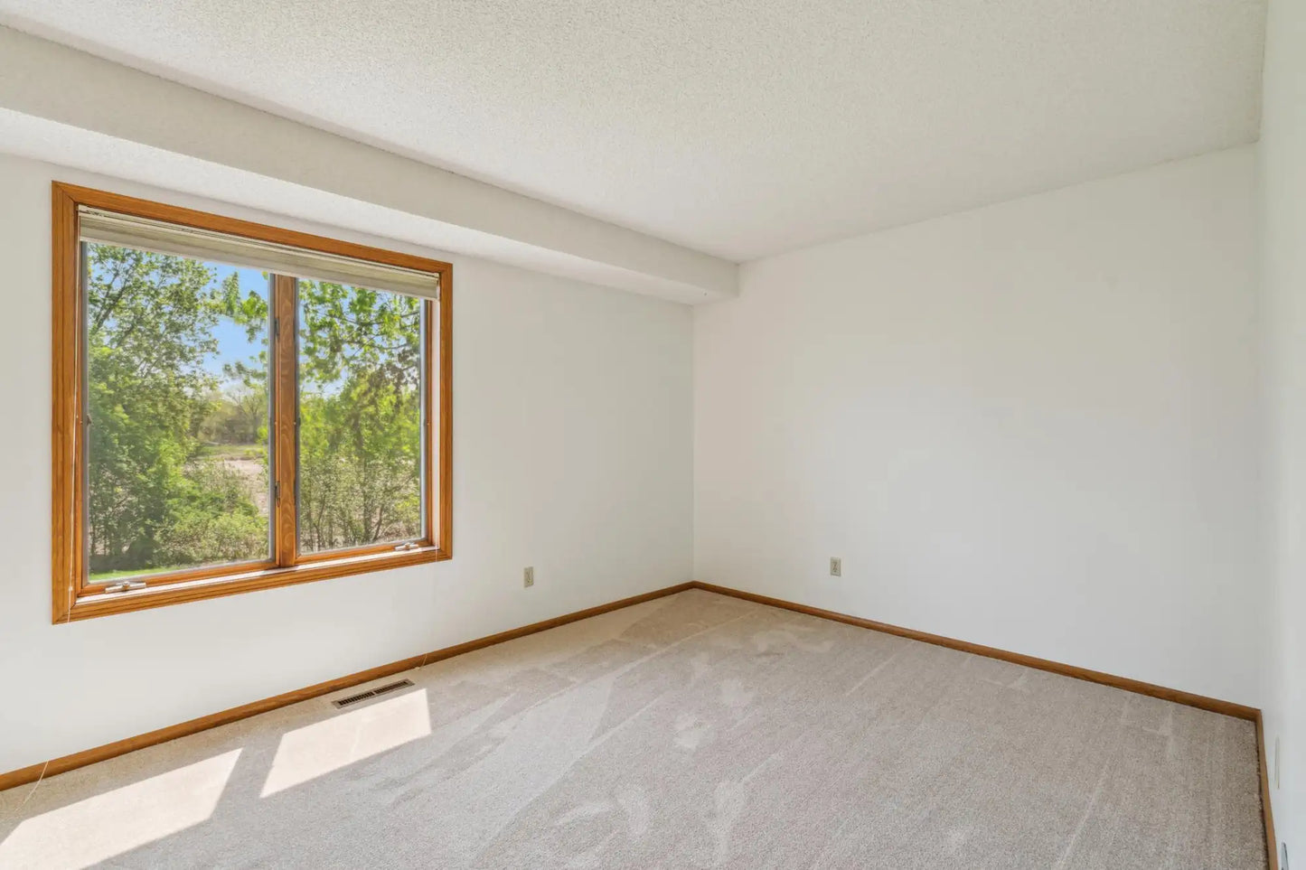 4335 Jonquil Lane, Plymouth, MN 55442