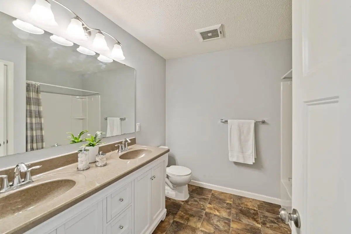 11300 Sandcastle Drive, Woodbury, MN 55129