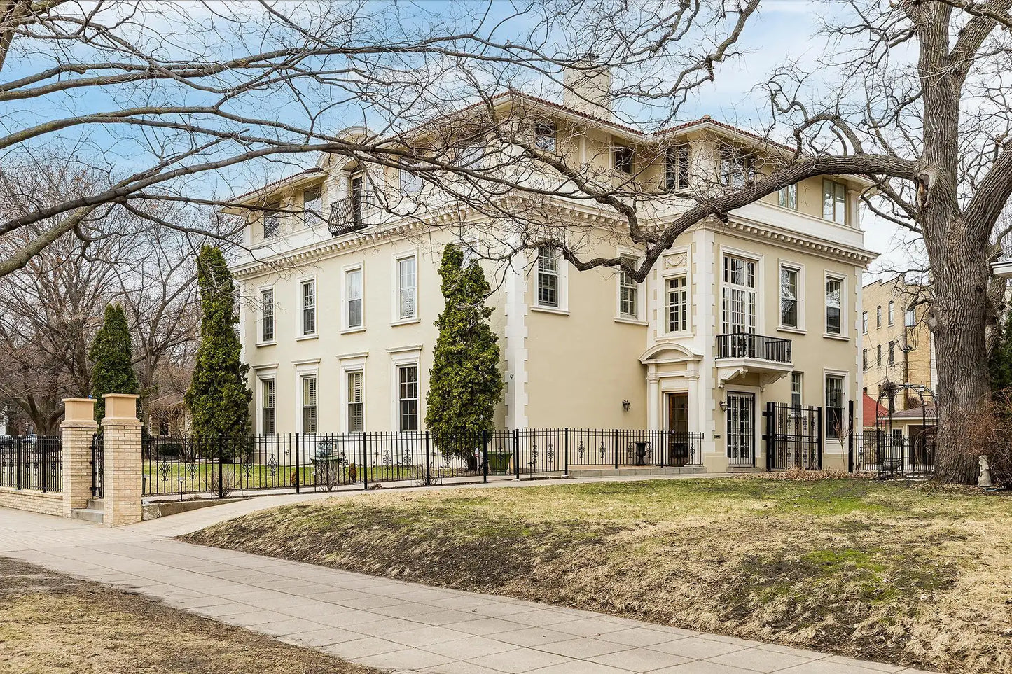 421 Summit Avenue, Saint Paul, MN 55102
