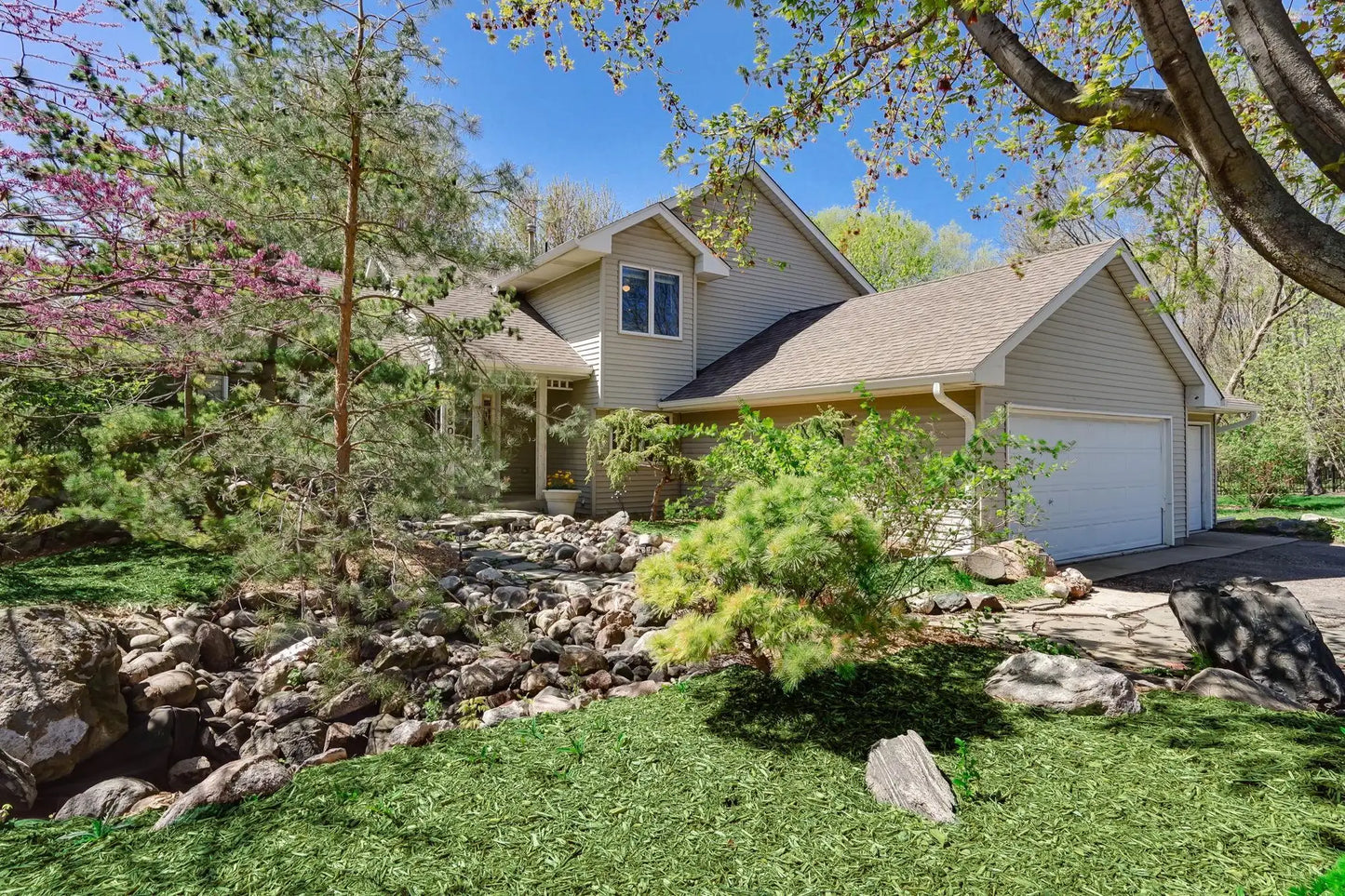 1950 Park Ridge Court, Chaska, MN 55318