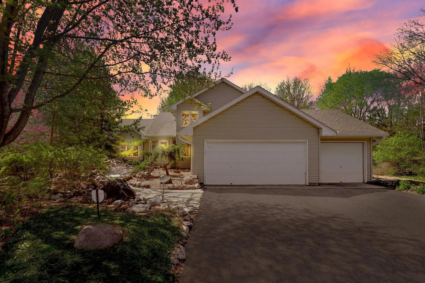 1950 Park Ridge Court, Chaska, MN 55318