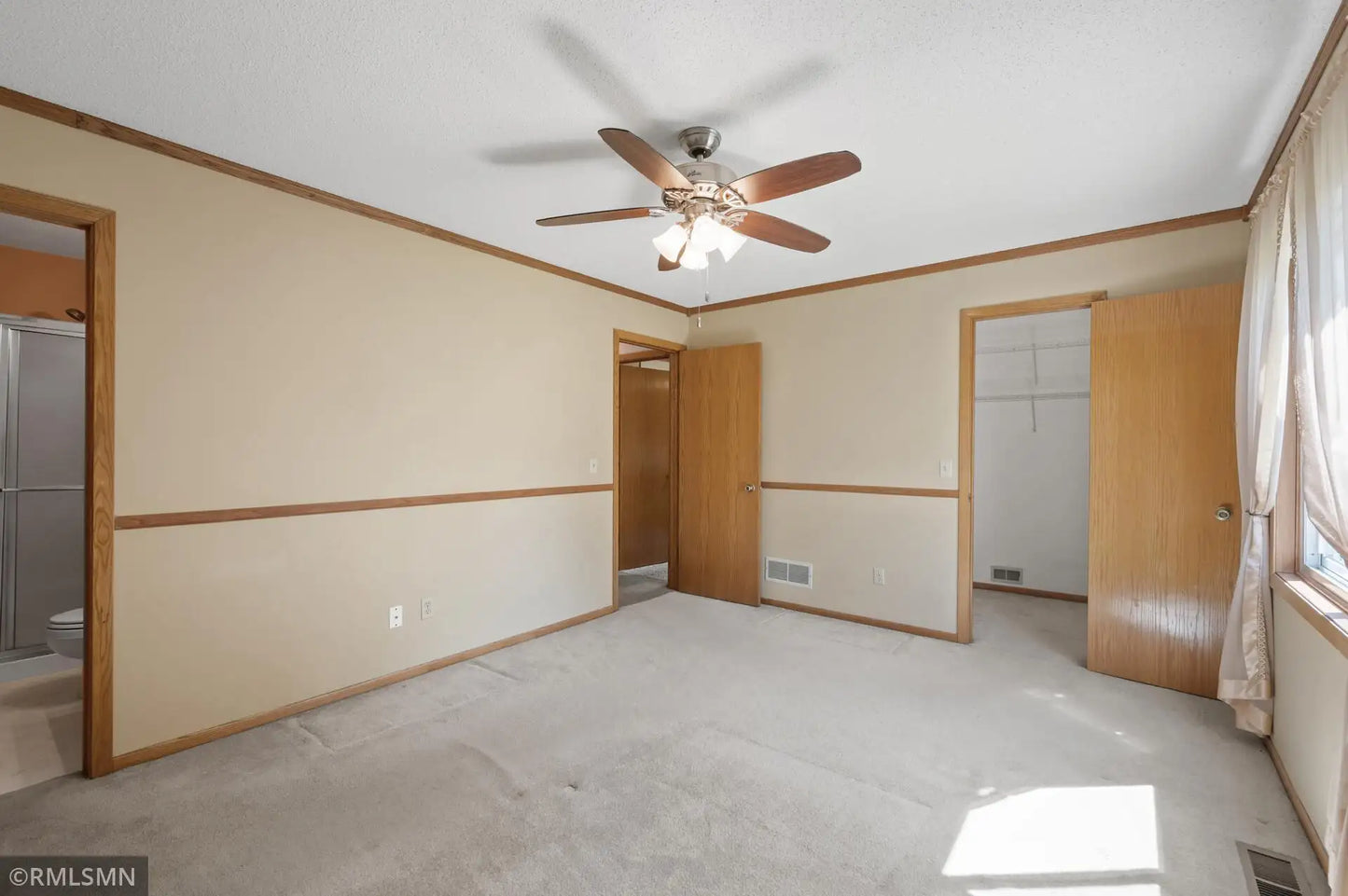 6744 13th Street Court, Oakdale, MN 55128