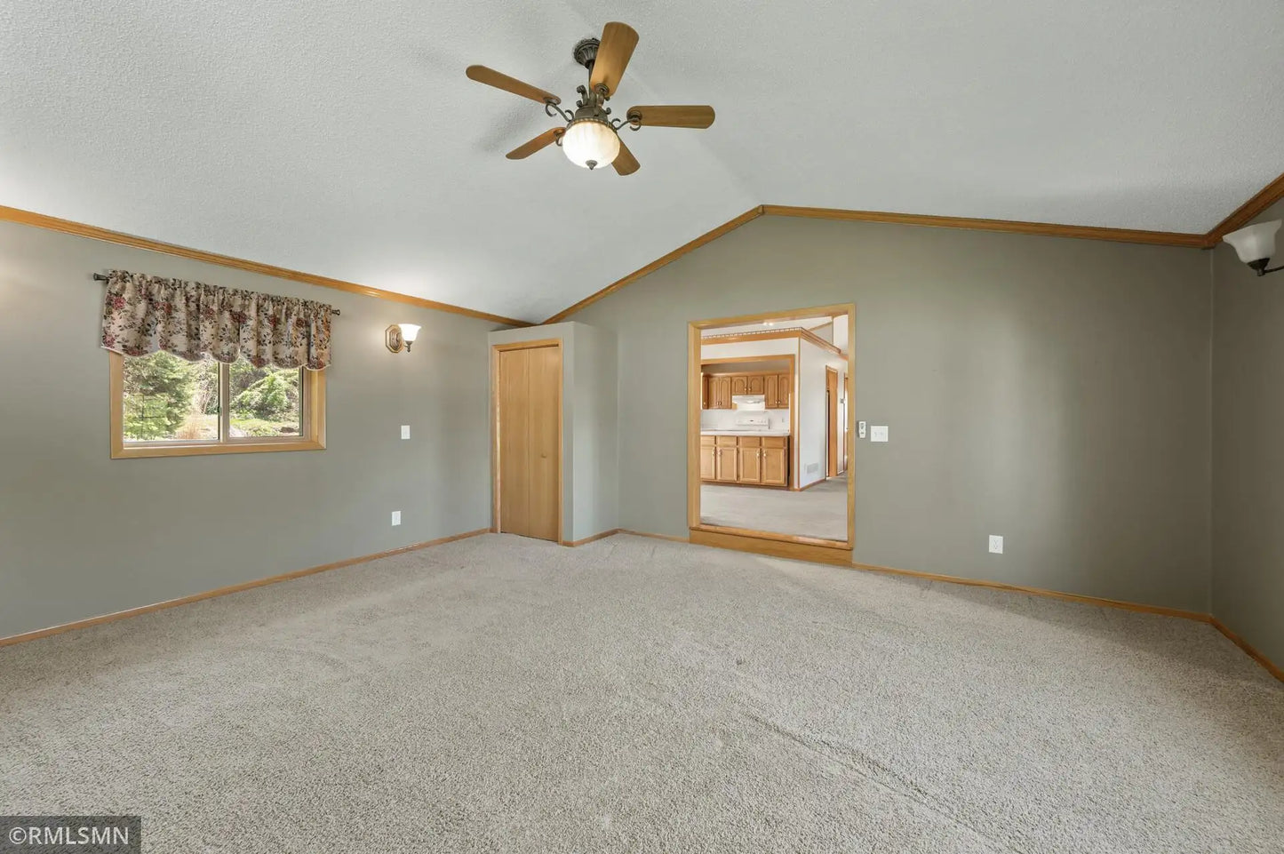 6744 13th Street Court, Oakdale, MN 55128