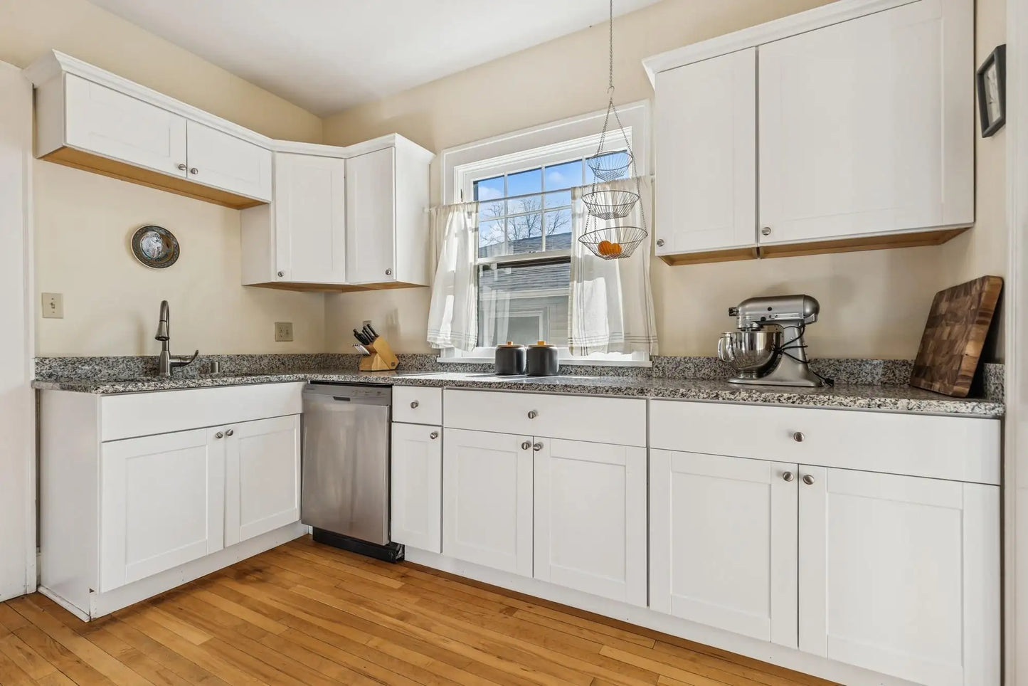 2323 Laurel Avenue, Minneapolis, MN 55405