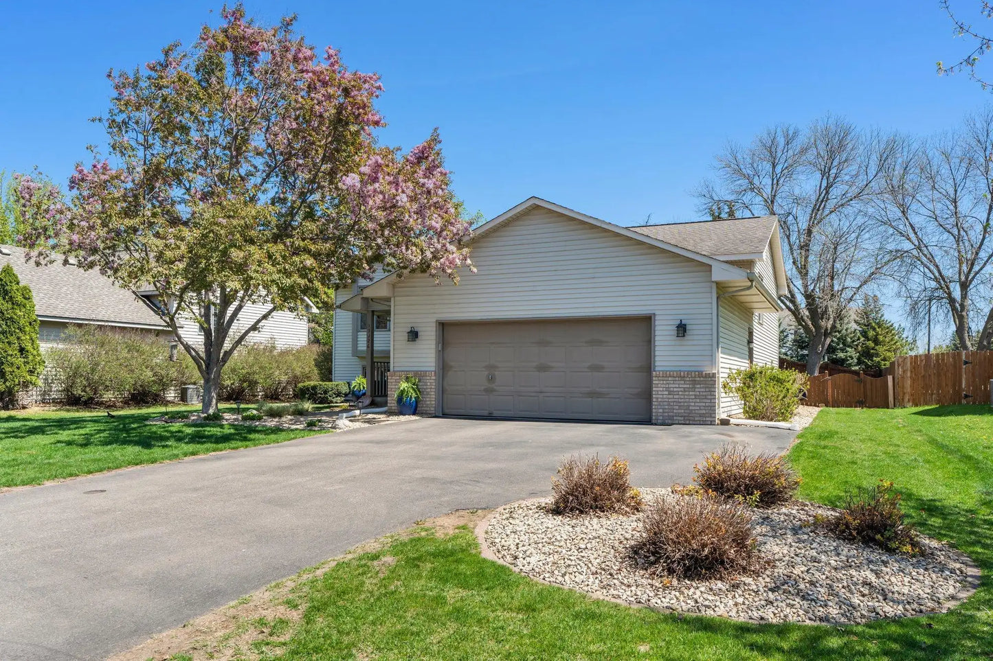 15926 Gallant Court, Apple Valley, MN 55124