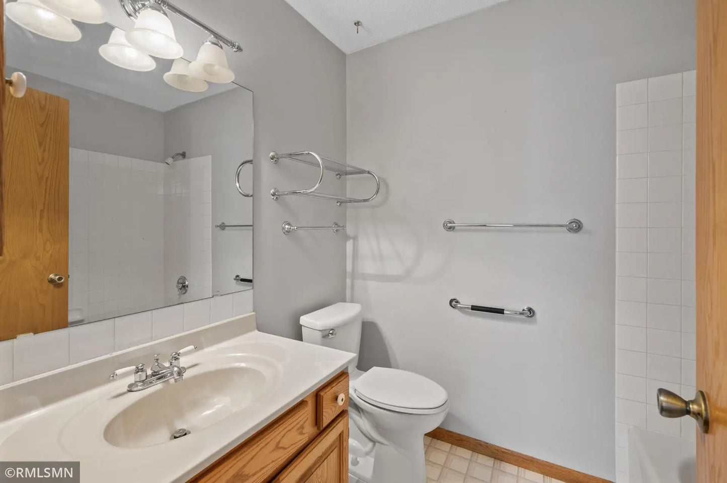 6744 13th Street Court, Oakdale, MN 55128