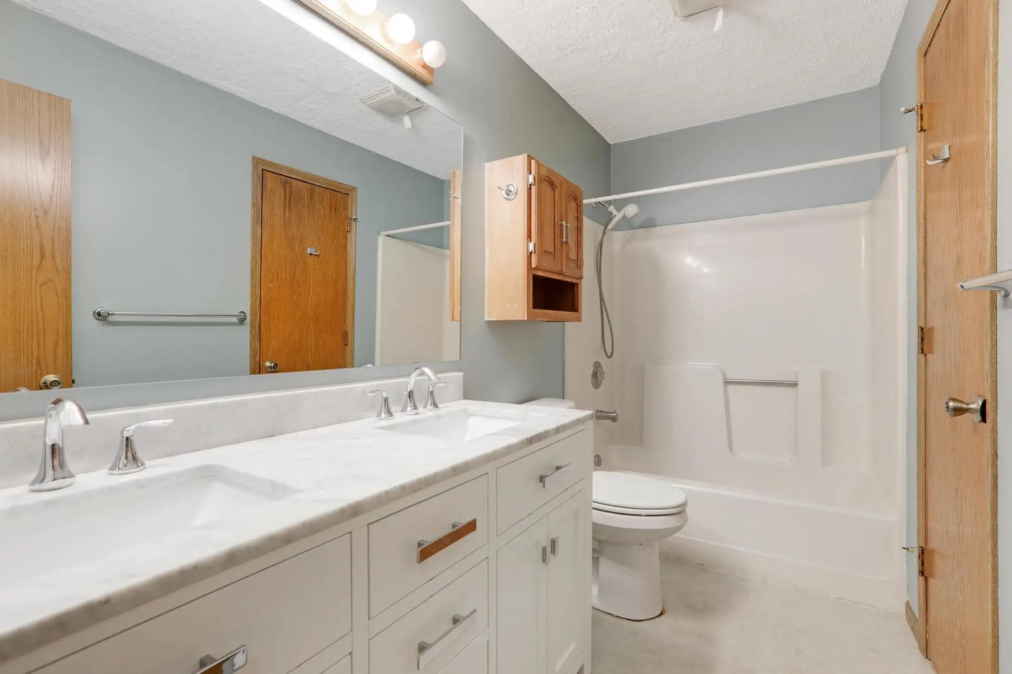 2231 Woodlynn Avenue, Maplewood, MN 55109