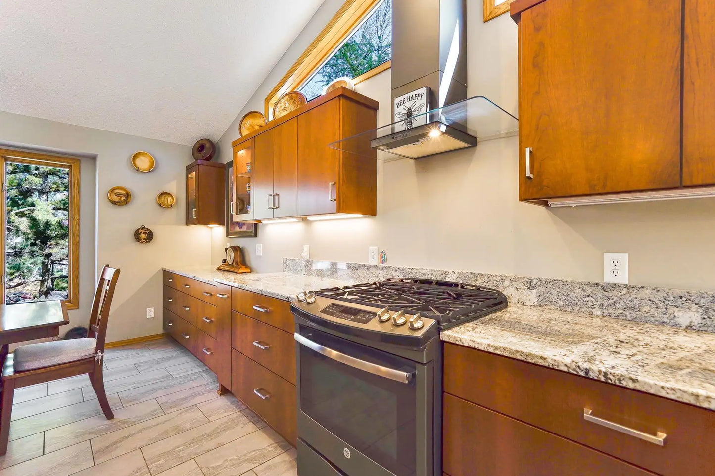 1950 Park Ridge Court, Chaska, MN 55318