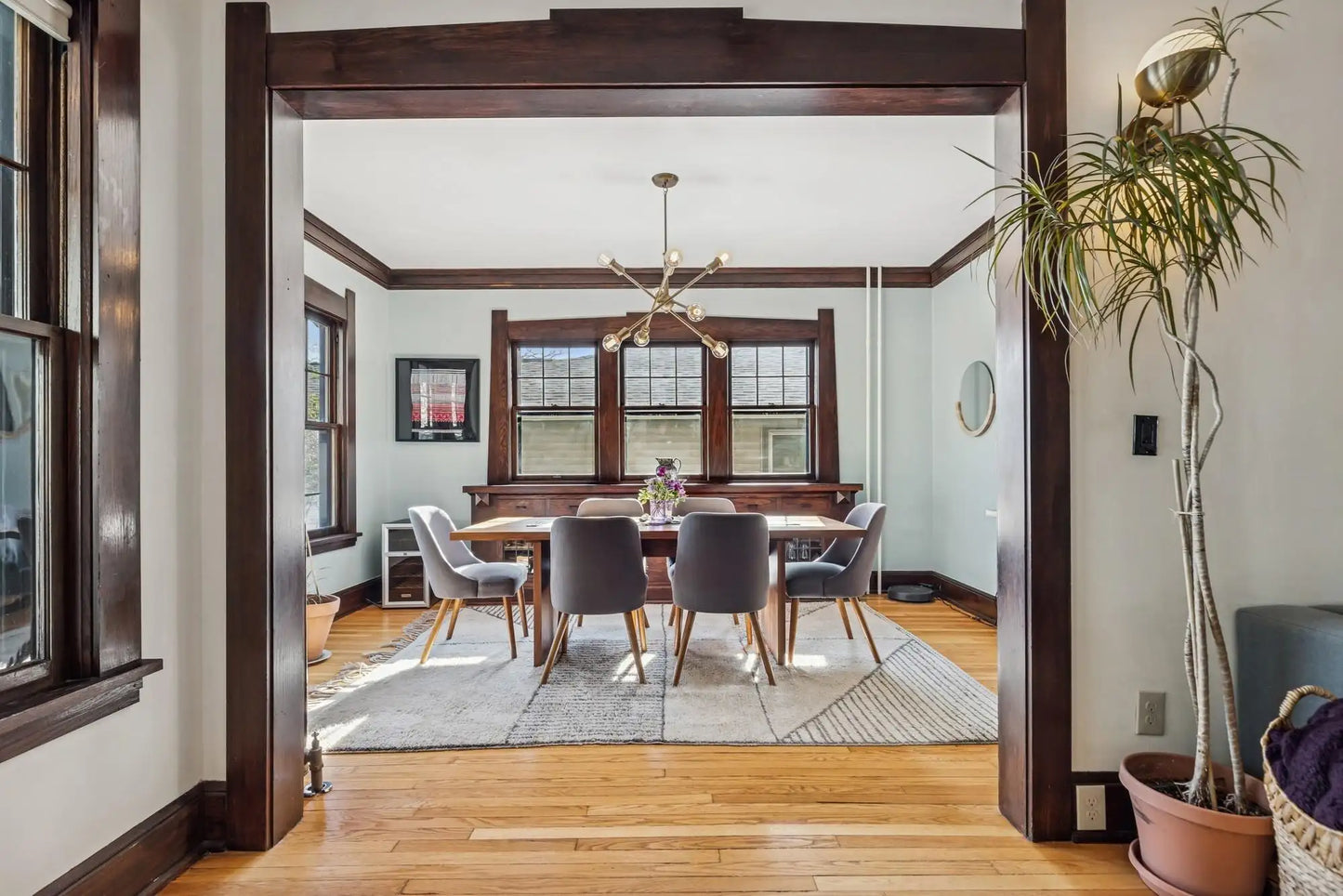 2323 Laurel Avenue, Minneapolis, MN 55405