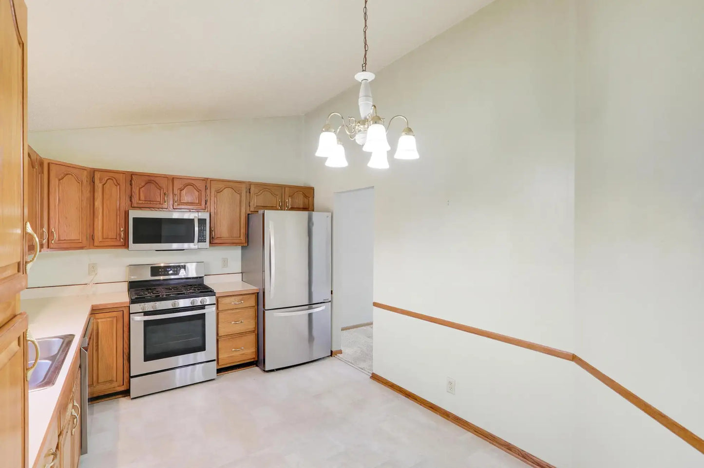 2231 Woodlynn Avenue, Maplewood, MN 55109