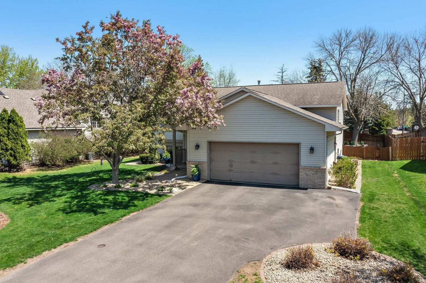 15926 Gallant Court, Apple Valley, MN 55124