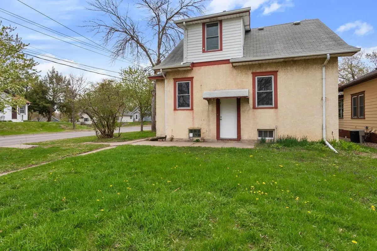 297 Clarence Street, Saint Paul, MN 55106