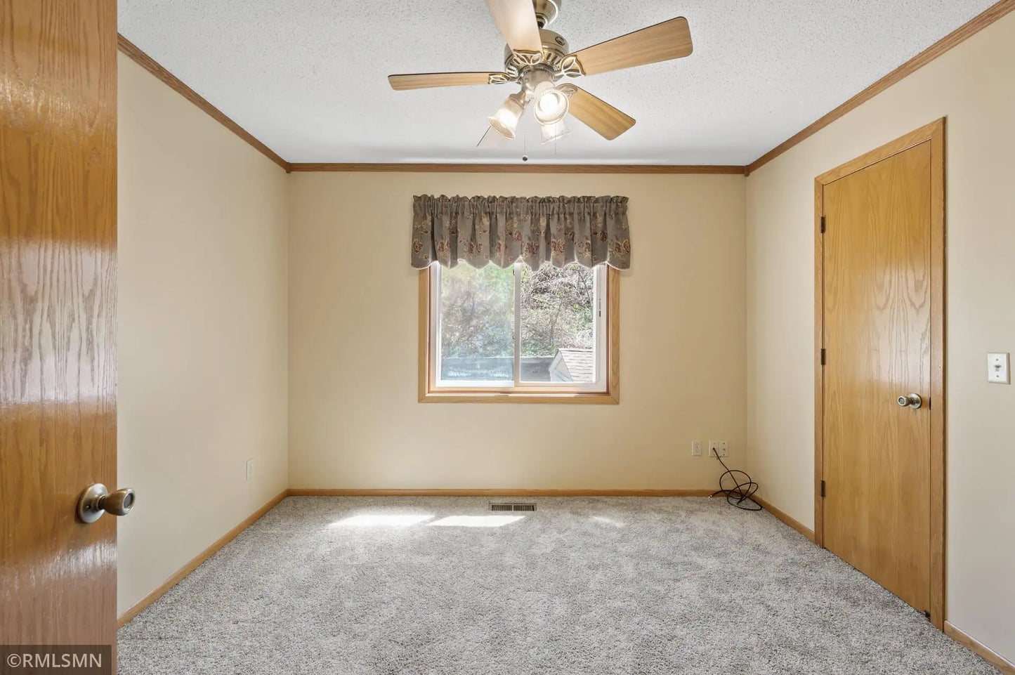 6744 13th Street Court, Oakdale, MN 55128