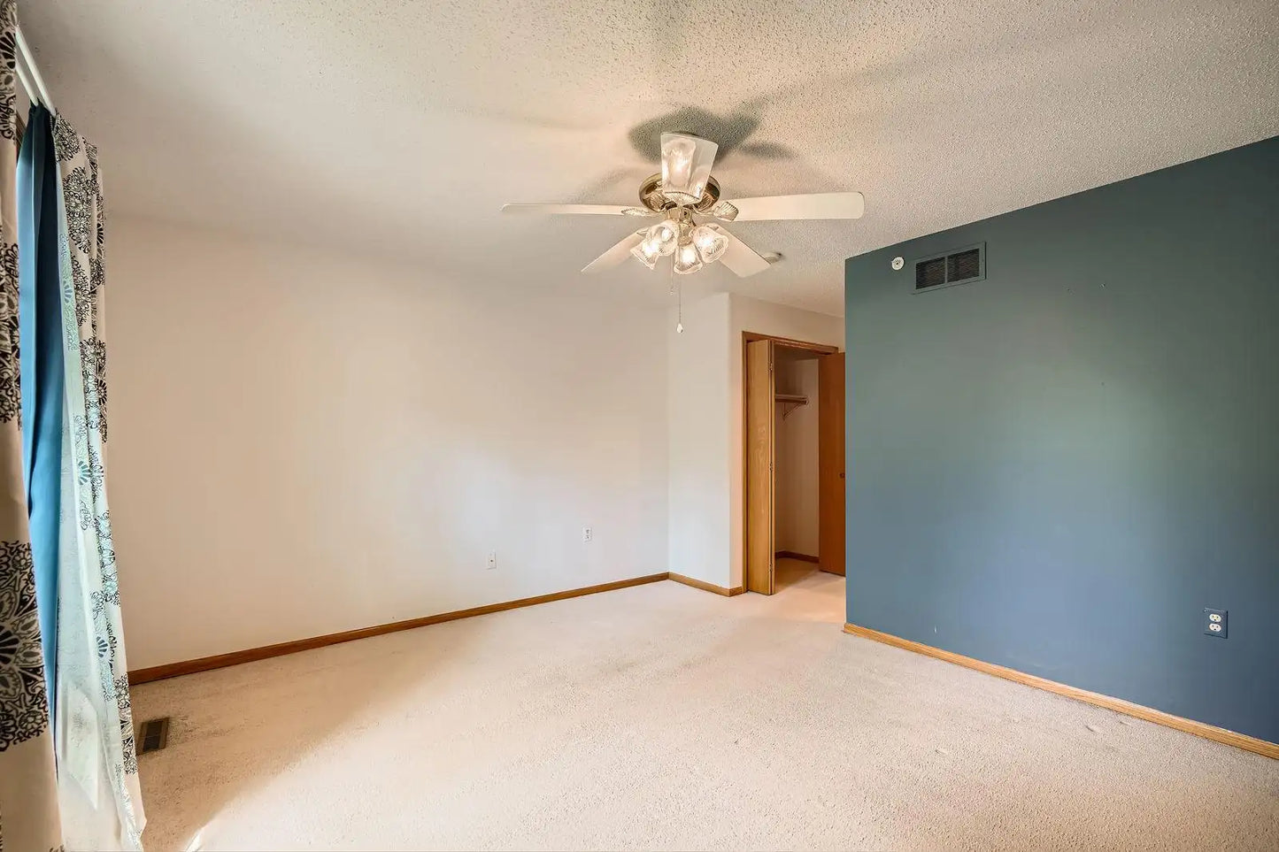 6850 Benton Way, Inver Grove Heights, MN 55076