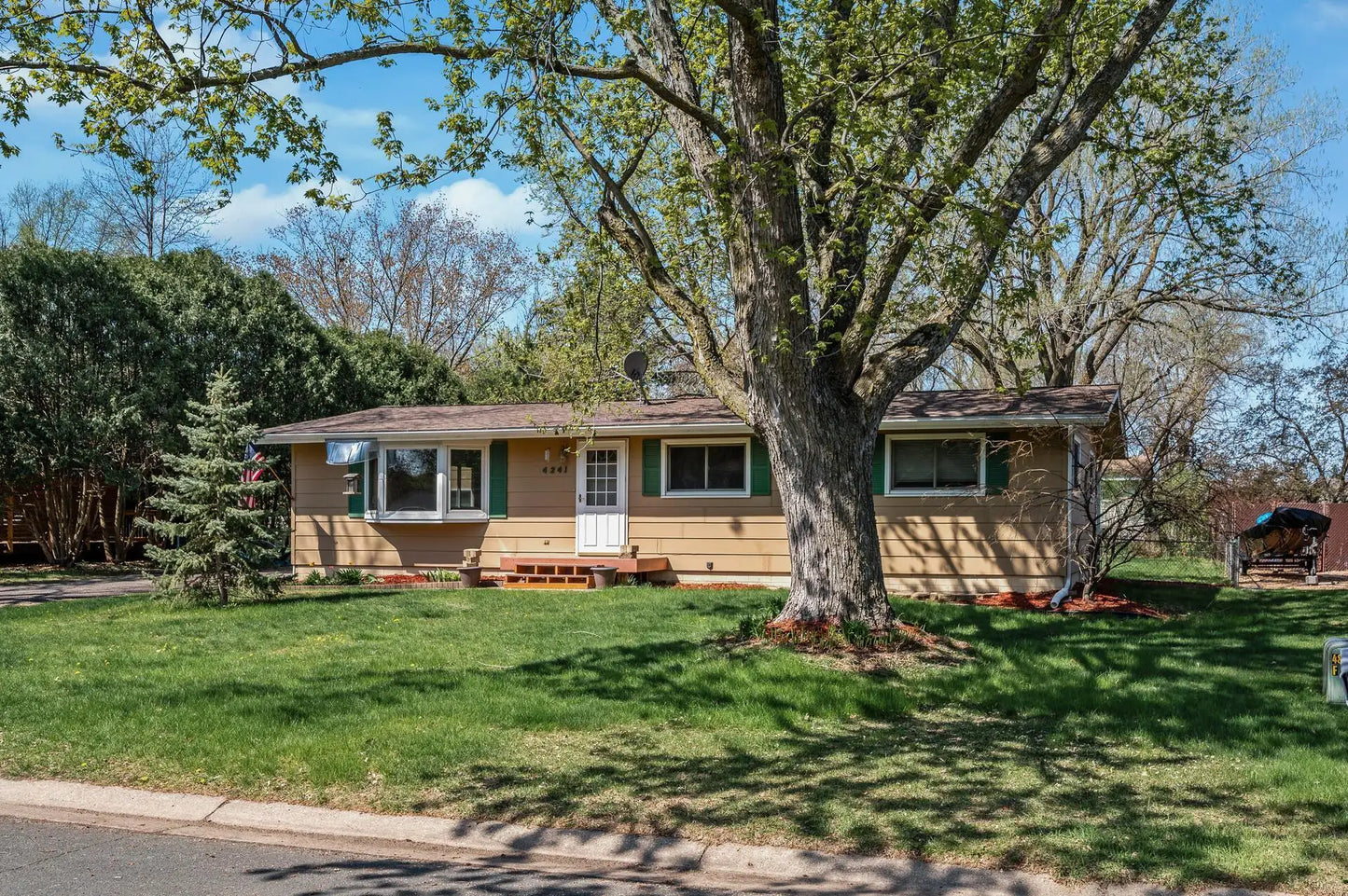 4241 Clark Circle, Vadnais Heights, MN 55127