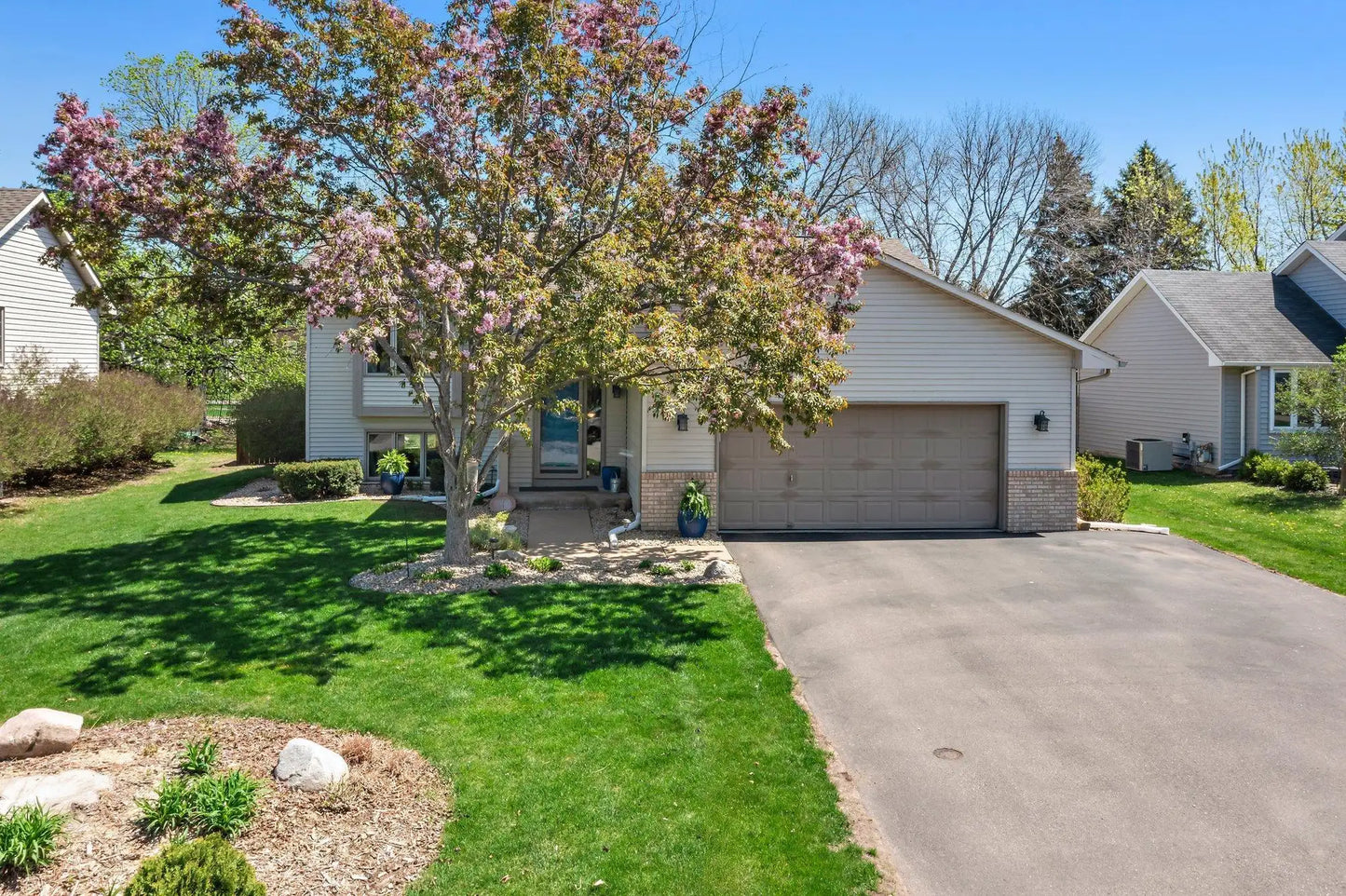 15926 Gallant Court, Apple Valley, MN 55124