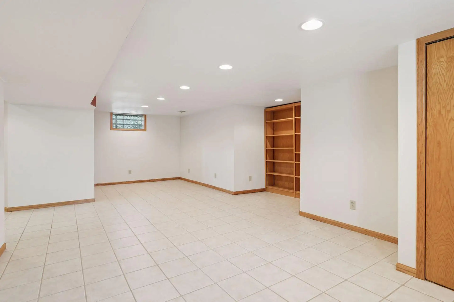 1635 Dodd Road, Mendota Heights, MN 55118