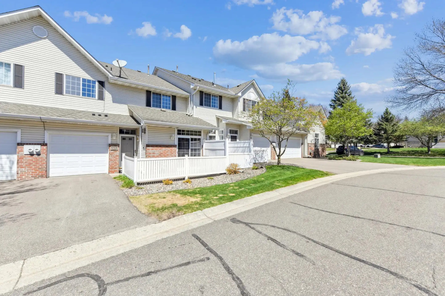 2692 Mallard Drive, Woodbury, MN 55125