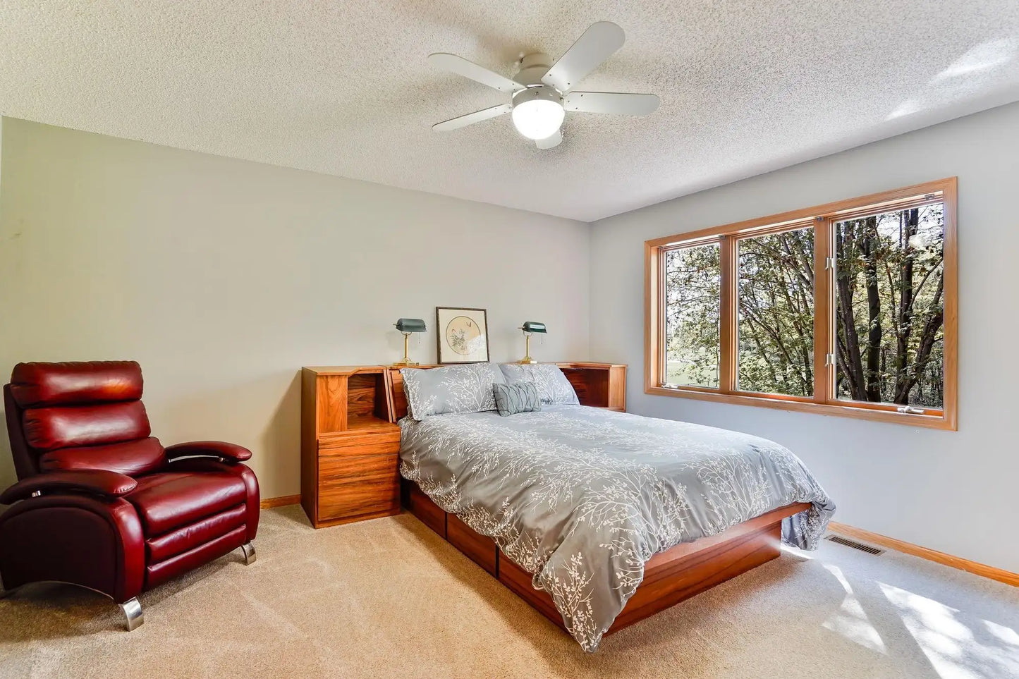 1950 Park Ridge Court, Chaska, MN 55318