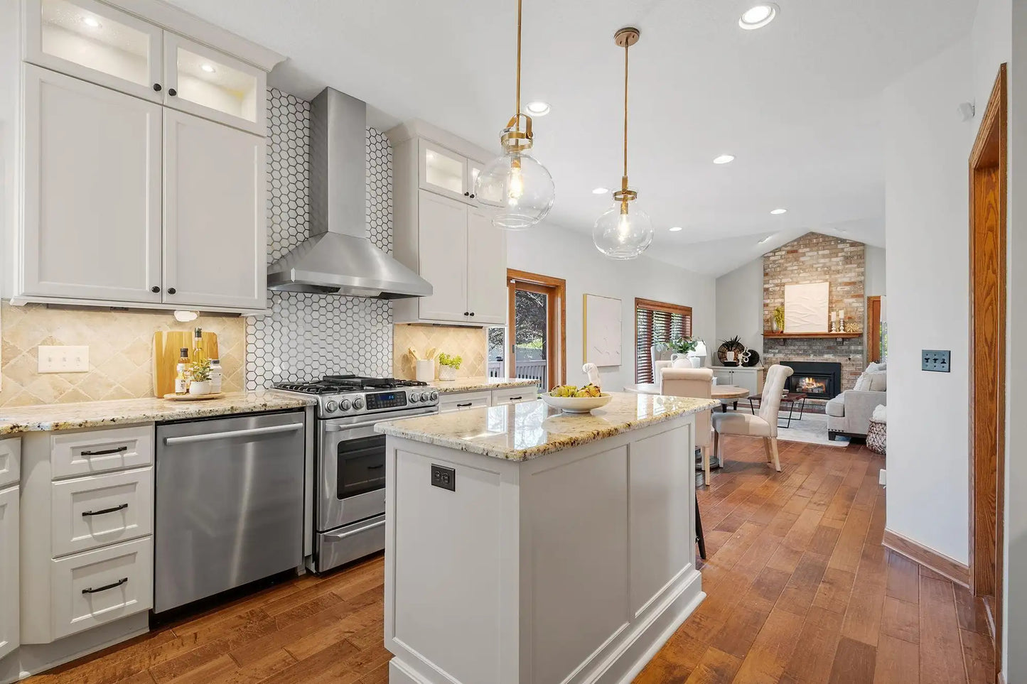 9137 Edinburgh Lane, Woodbury, MN 55125