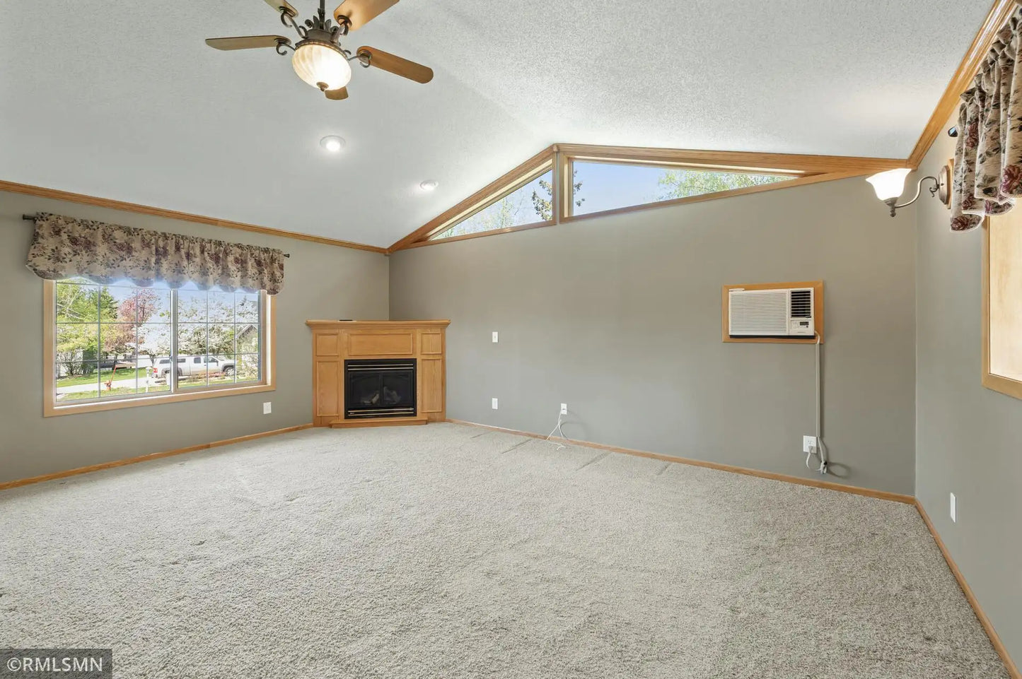 6744 13th Street Court, Oakdale, MN 55128