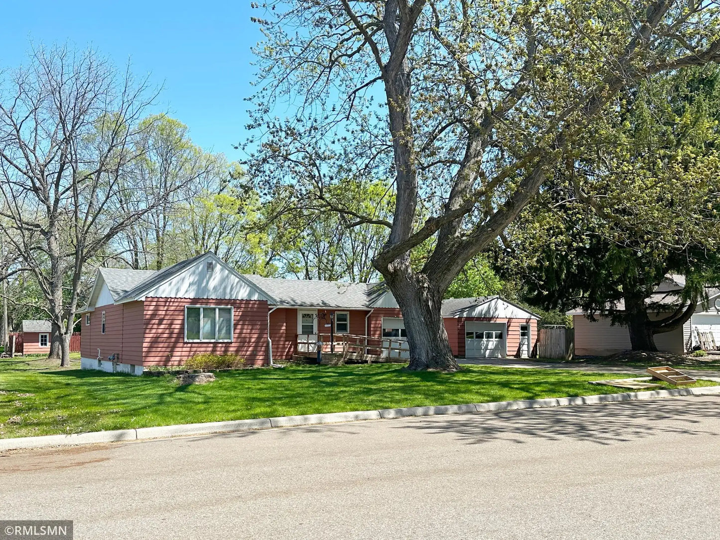 425 Cherry Avenue, Annandale, MN 55302