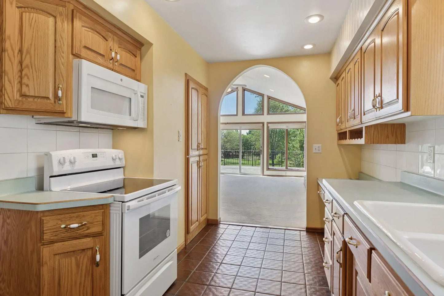 1635 Dodd Road, Mendota Heights, MN 55118
