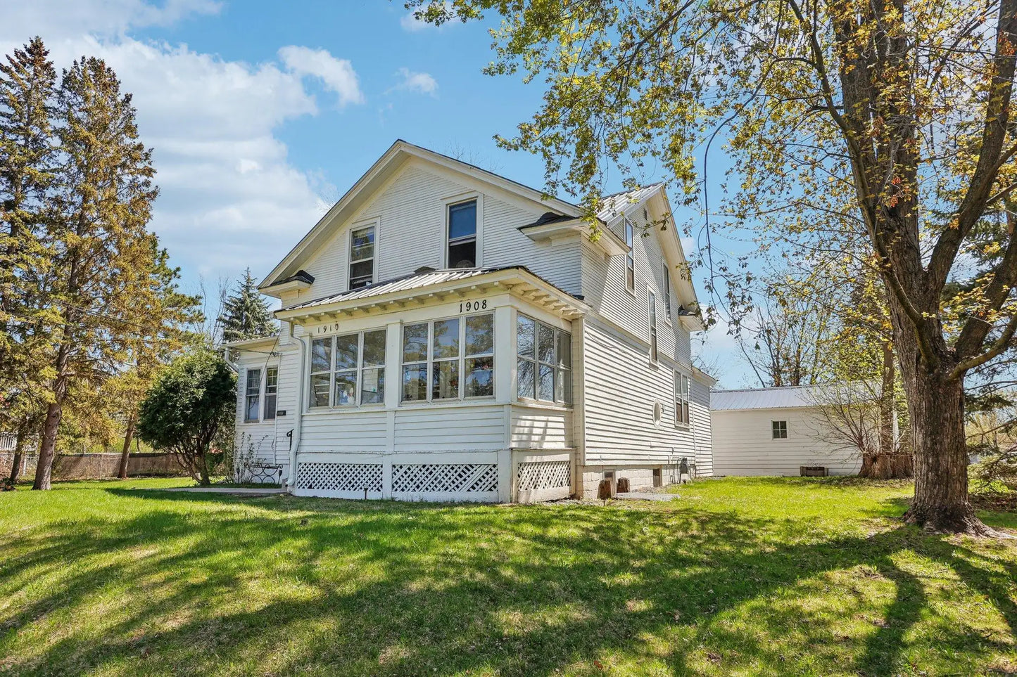 1908 County Road E , White Bear Lake, MN 55110