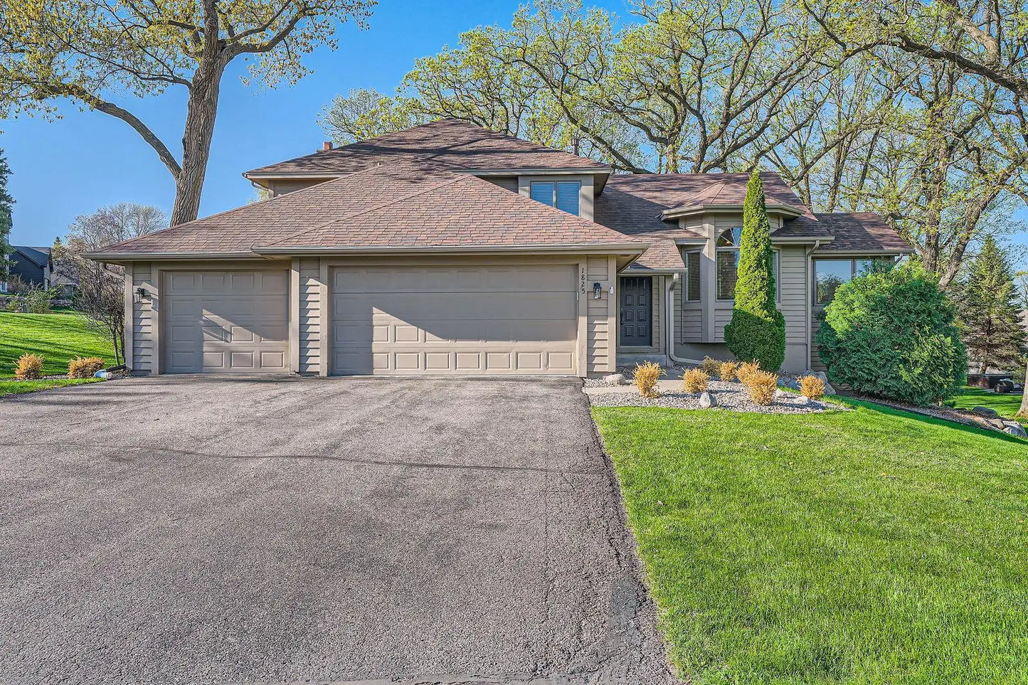 1825 Woodstone Drive, Victoria, MN 55386