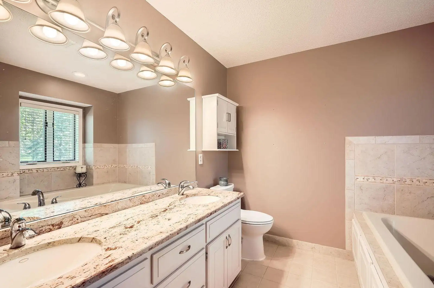 1825 Woodstone Drive, Victoria, MN 55386