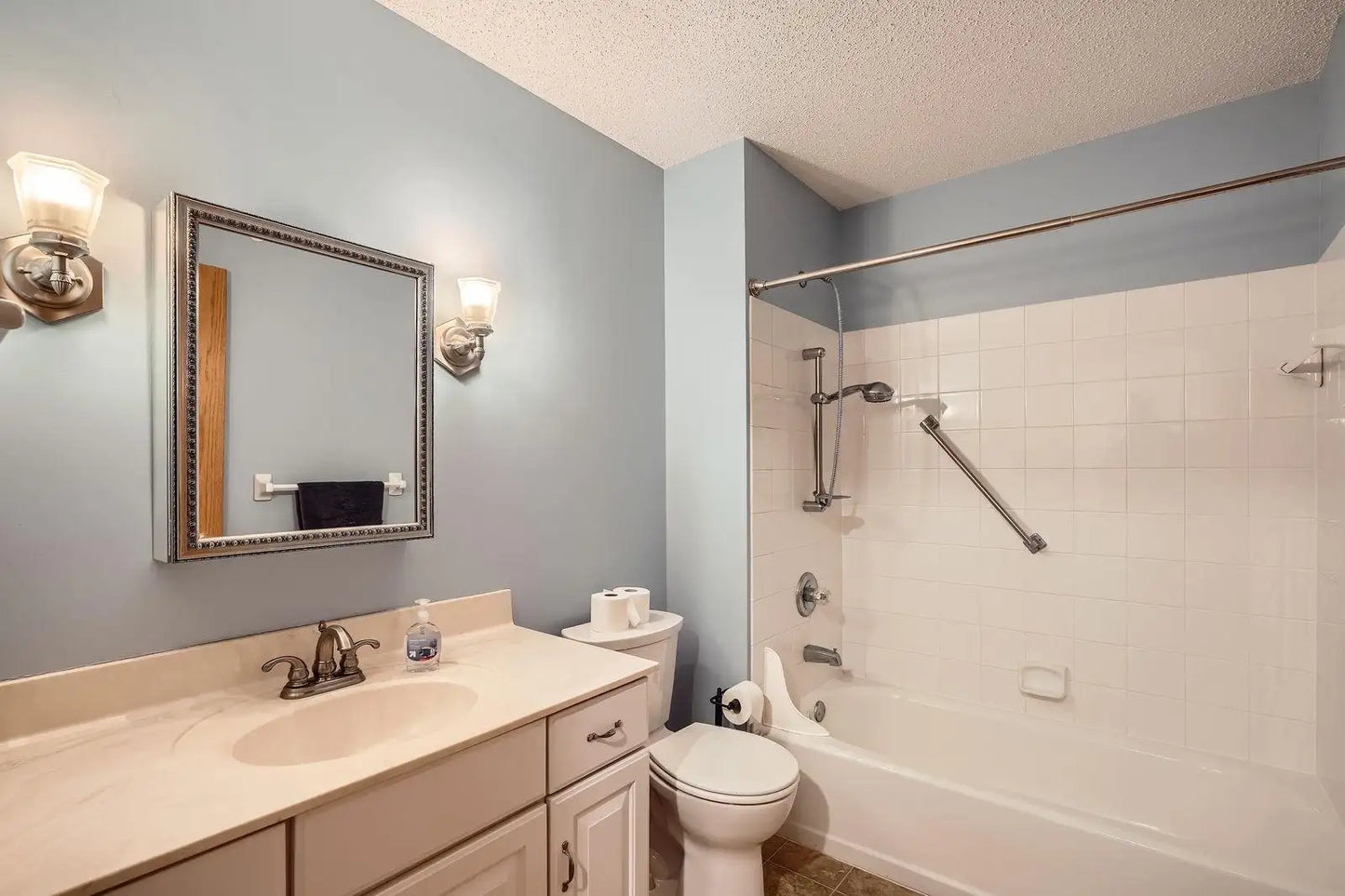 6850 Benton Way, Inver Grove Heights, MN 55076