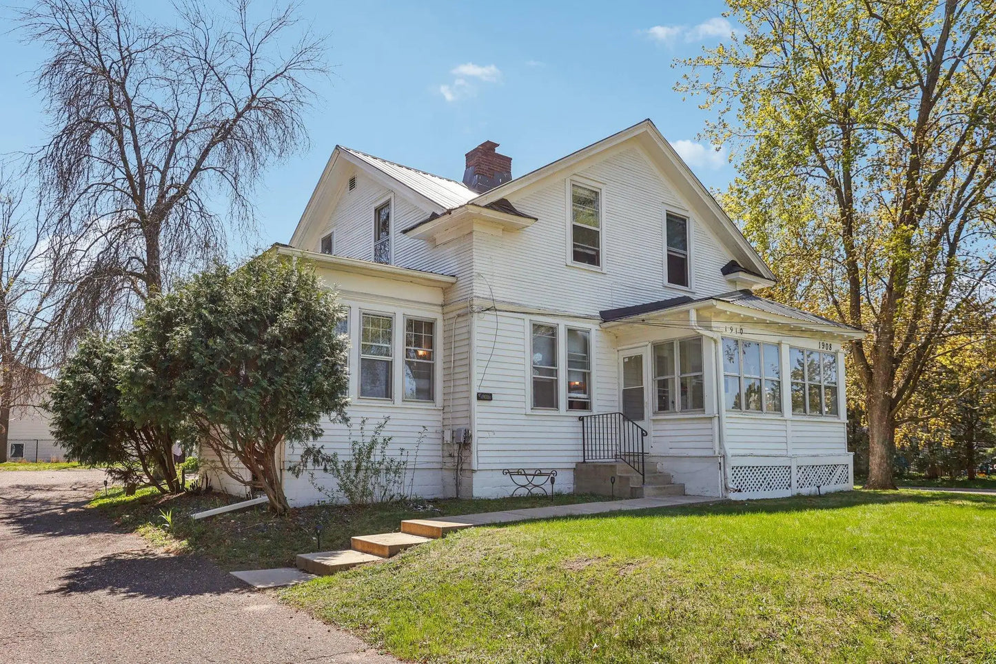 1908 County Road E , White Bear Lake, MN 55110