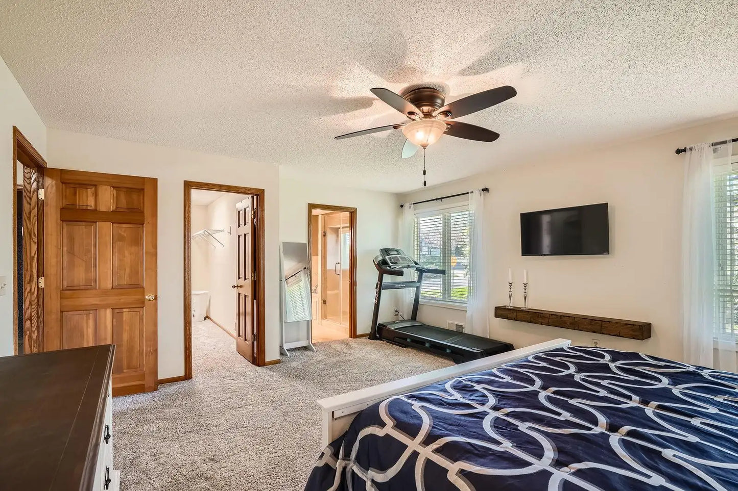 1825 Woodstone Drive, Victoria, MN 55386