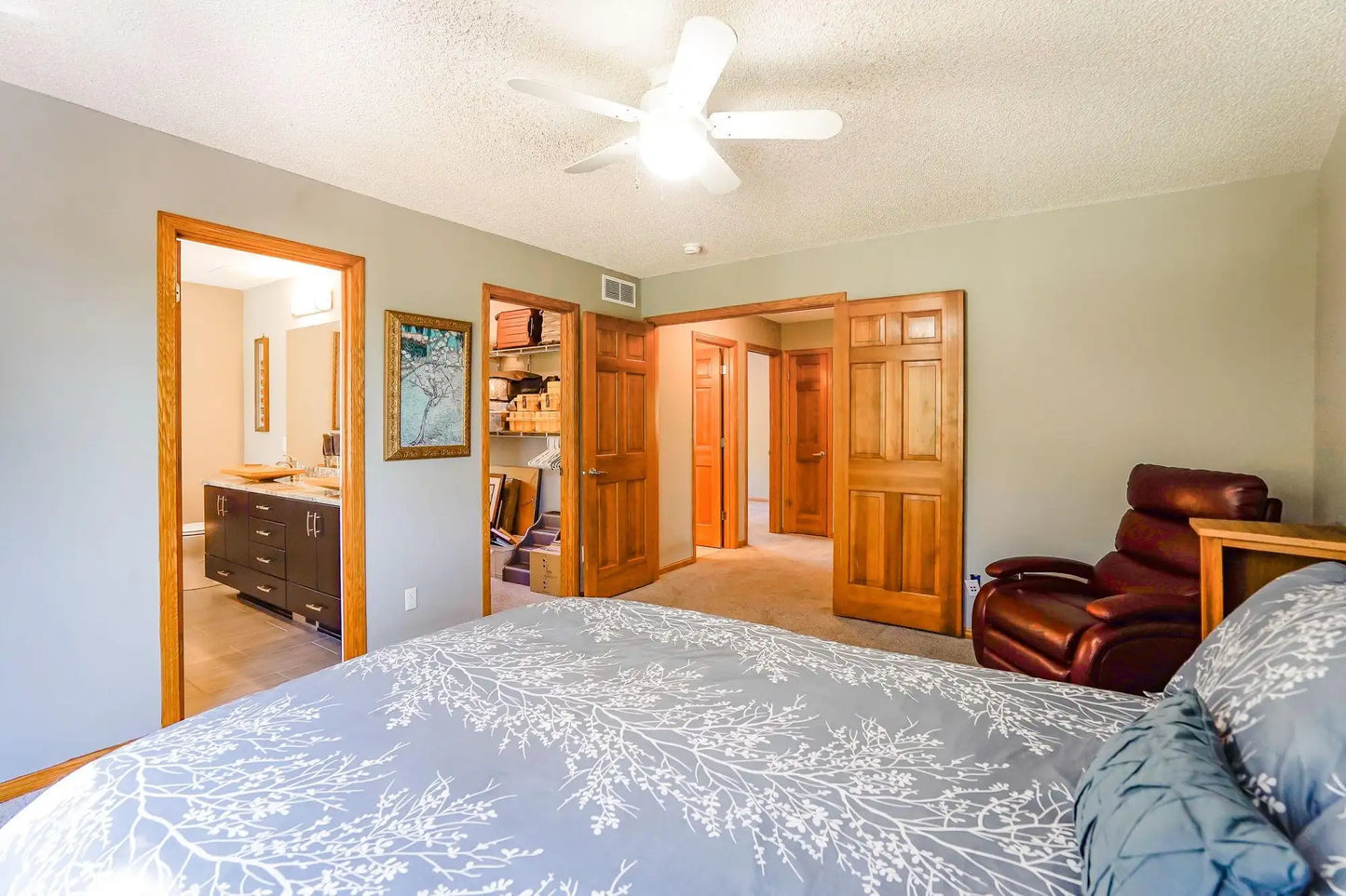 1950 Park Ridge Court, Chaska, MN 55318