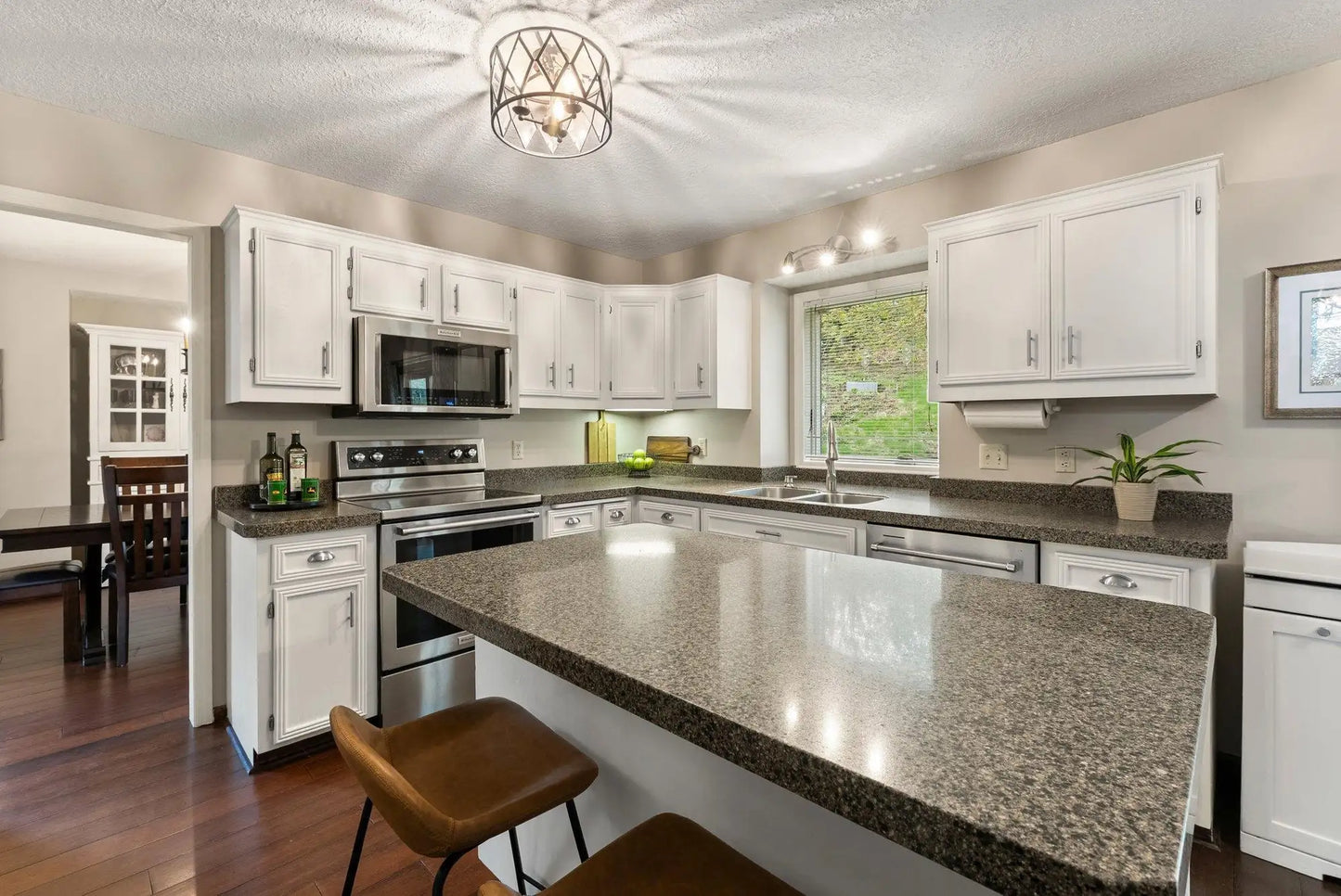 1421 Horseshoe Circle, Eagan, MN 55122