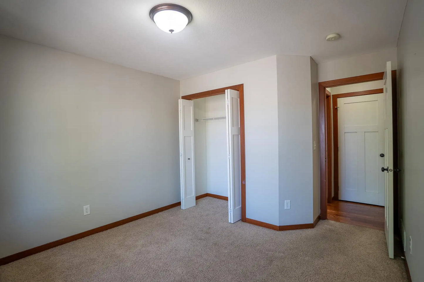 1550 Lincoln Park Drive, South Saint Paul, MN 55075
