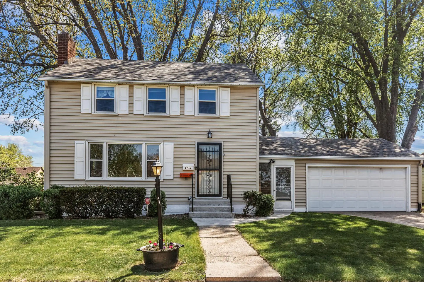1712 Hyacinth Avenue, Saint Paul, MN 55106