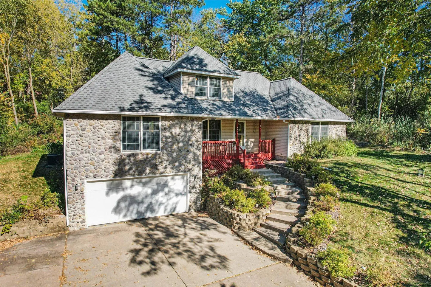 771 County Road B2 , Little Canada, MN 55117