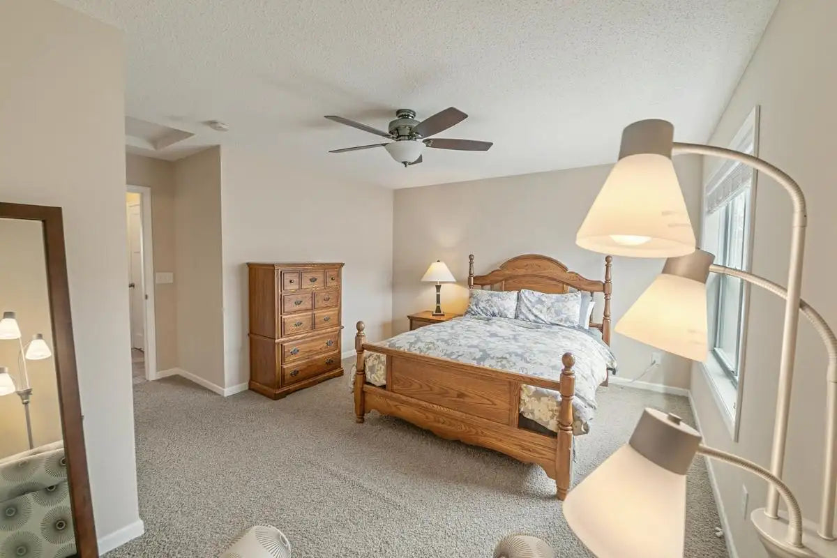 11300 Sandcastle Drive, Woodbury, MN 55129