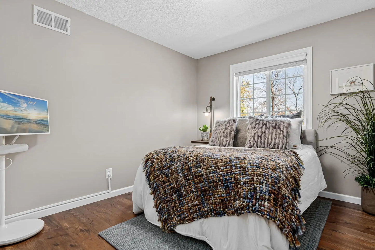 3595 Genevieve Avenue, Oakdale, MN 55128